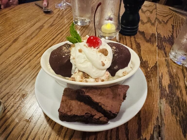 Brownie Sundaes with Ice Cream